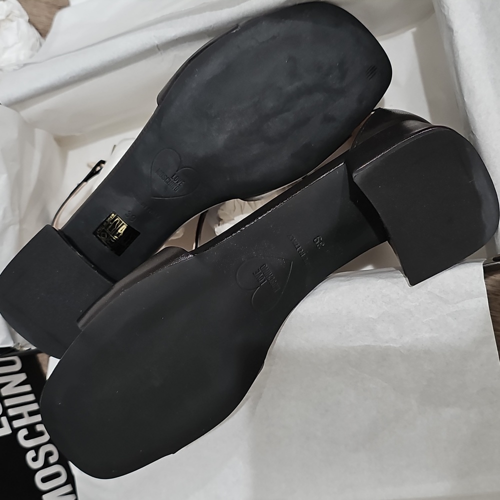 Moschino Love Heart Buckle Leather Block Heels Sandals 39 Black NIB - Picture 4 of 6